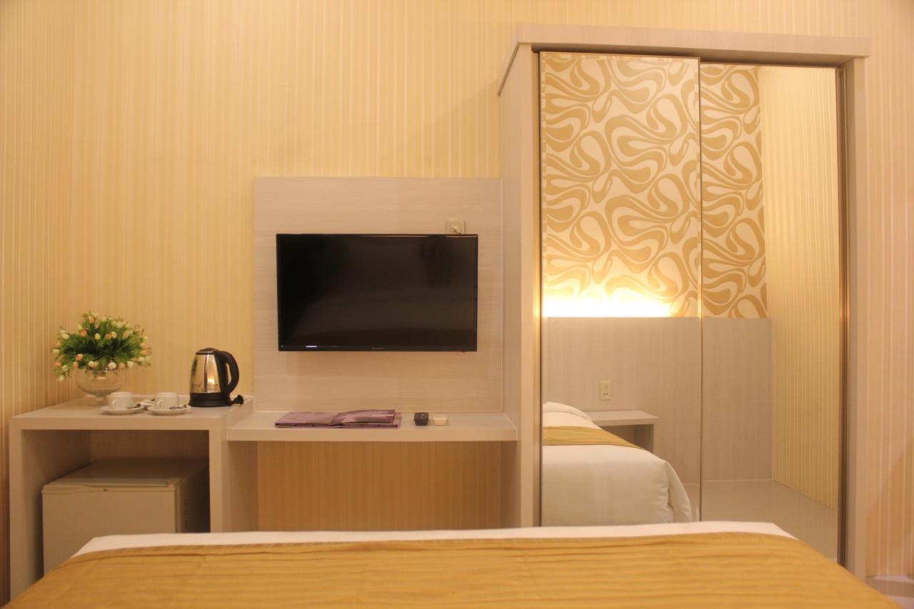Lj Hotel Medan Exterior foto
